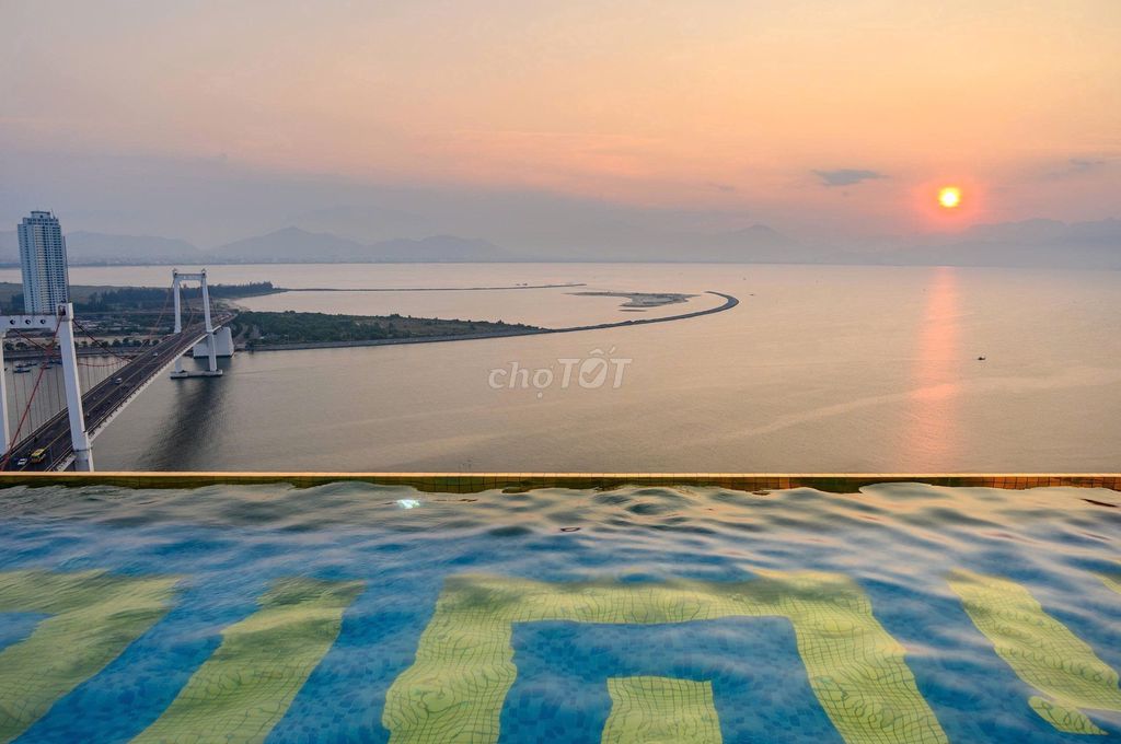 🚢 Сдается студия на высоком этаже в Golden Bay, Дананг