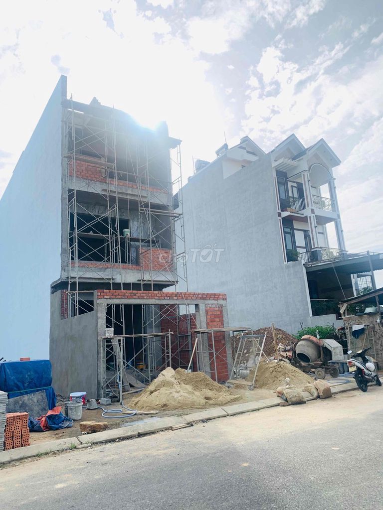 Trung Hoà 1, рядом с мостом Khuê Đông, 110м2, направление на восток, чистый и красивый