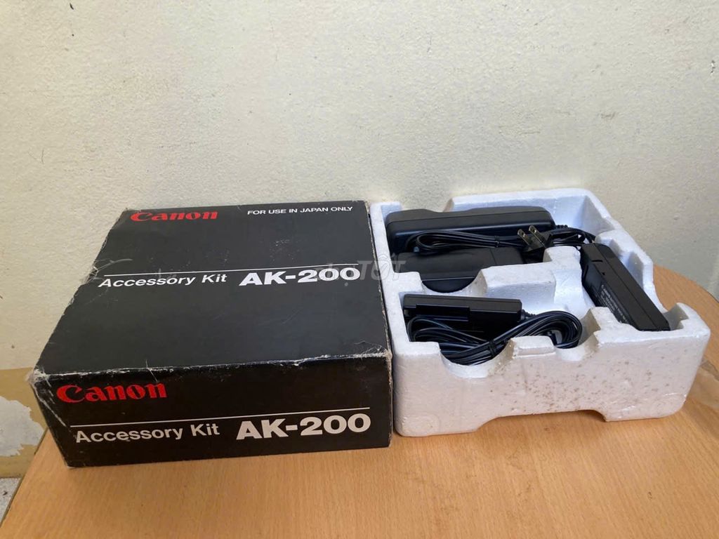 Комплект зарядное устройство, аккумуляторы Canon