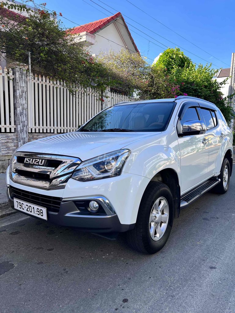 Isuzu Mu-X 2019 MT, состояние отличное, чистый и красивый