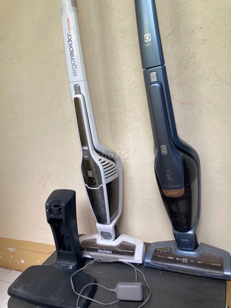 Пылесос Electrolux Ergorapido 2 корпуса и зарядная база