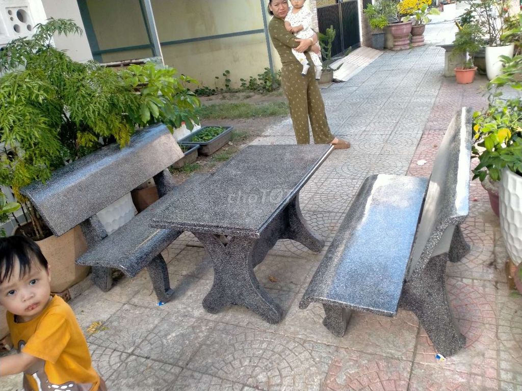 Садовые каменные столы и стулья в Дананге