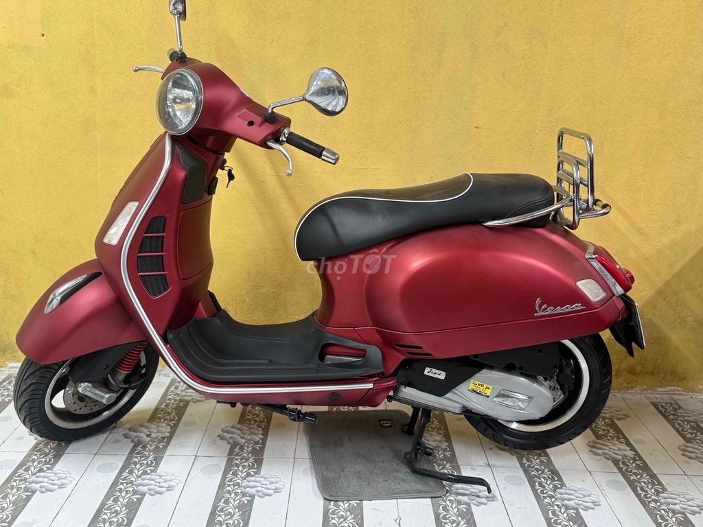 Piaggio Vespa GTS ABS Đỏ