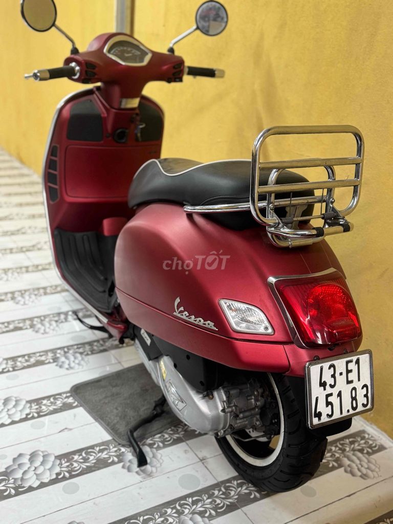 Фото 2: Piaggio Vespa GTS ABS Đỏ