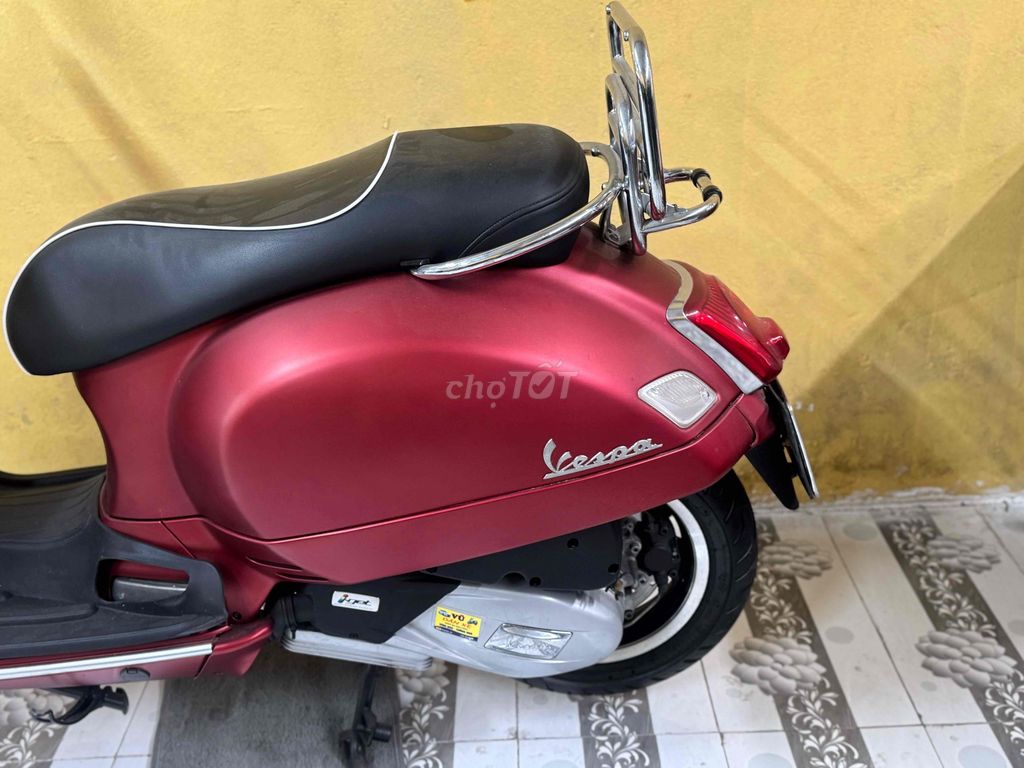 Фото 3: Piaggio Vespa GTS ABS Đỏ