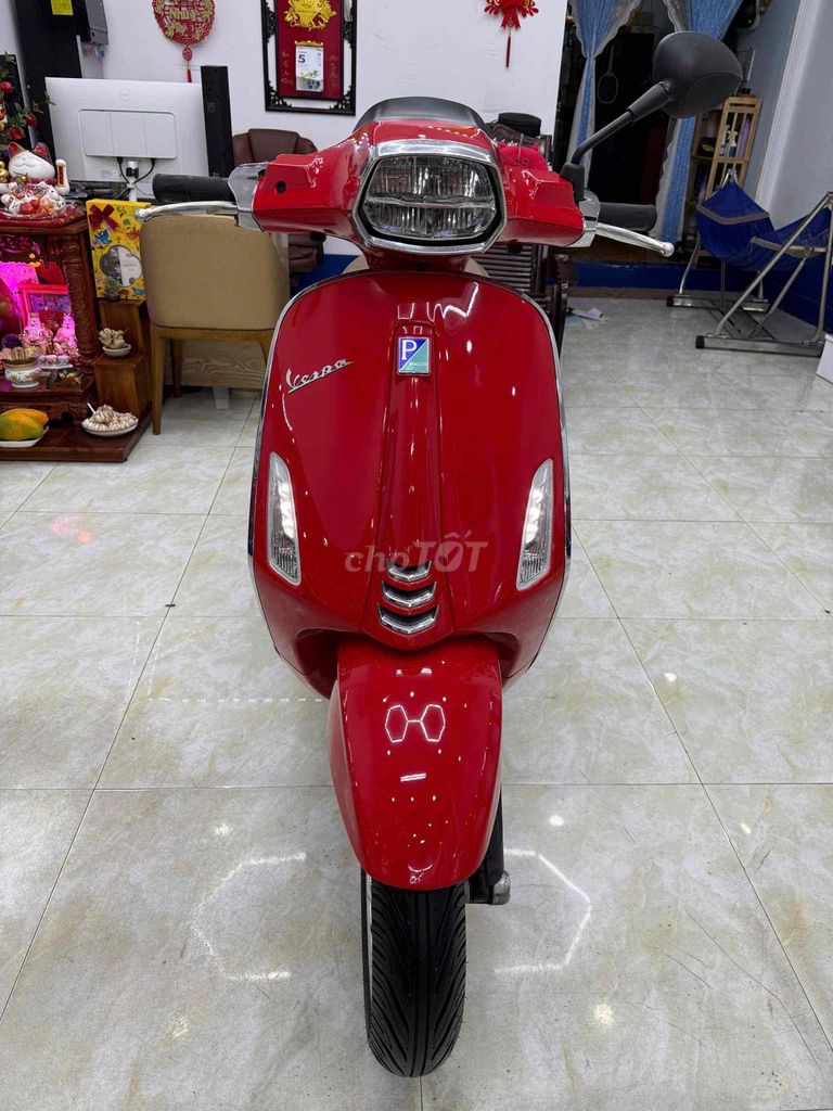 Piaggio Vespa IGET ABS 2020 Красный