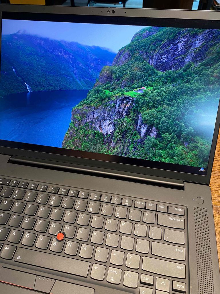 Фото 2: Lenovo ThinkPad P1 Gen 4 Xeon W-11855M