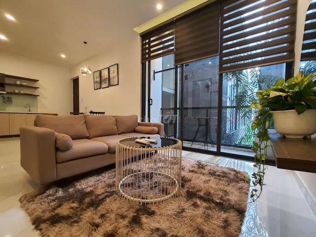 2-комнатная квартира, 2 ванные комнаты, с балконом рядом с Vincom Plaza