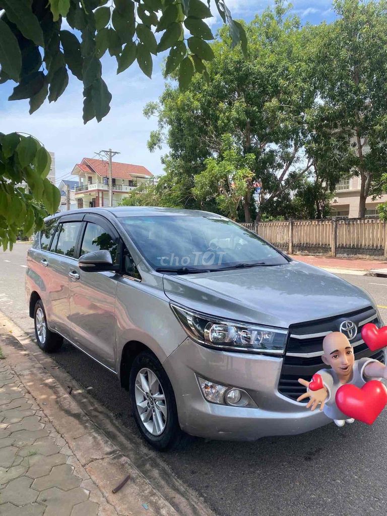 Toyota Innova 2017 серебристо-серый
