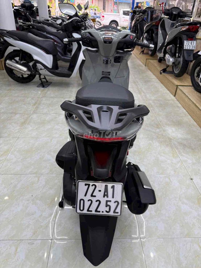 Фото 2: Honda SH 350i 2023 Серый цемент Таиланд
