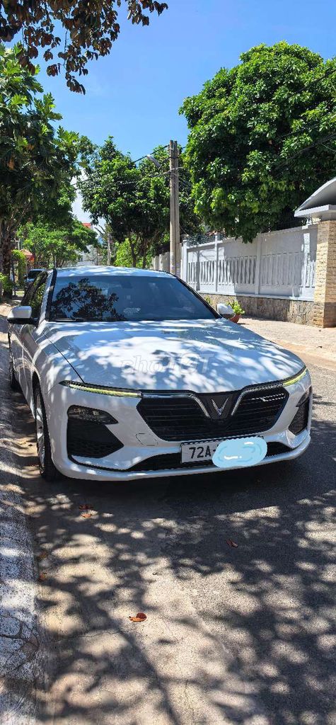 VinFast Lux A2.0 База Белый