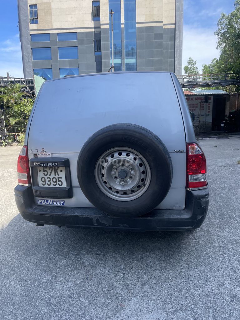 Фото 2: Инкассаторский автомобиль Mitsubishi Pajero V73 Silver Japan