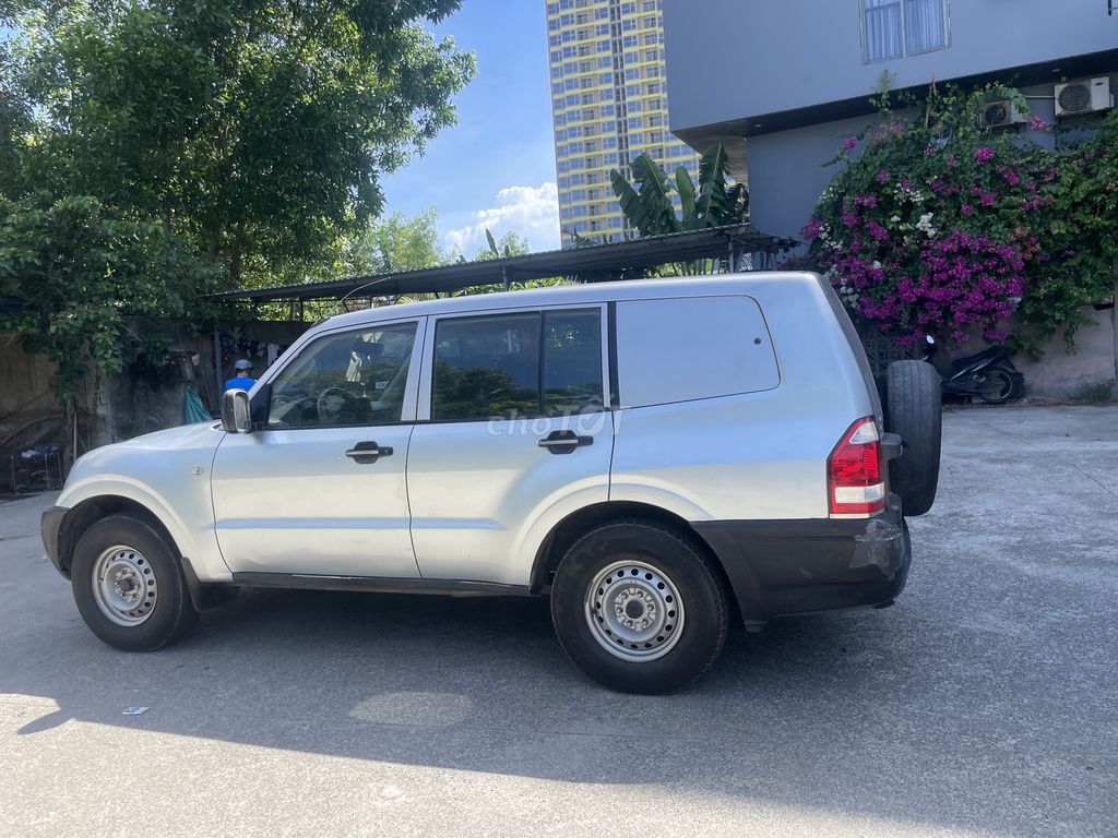 Фото 3: Инкассаторский автомобиль Mitsubishi Pajero V73 Silver Japan