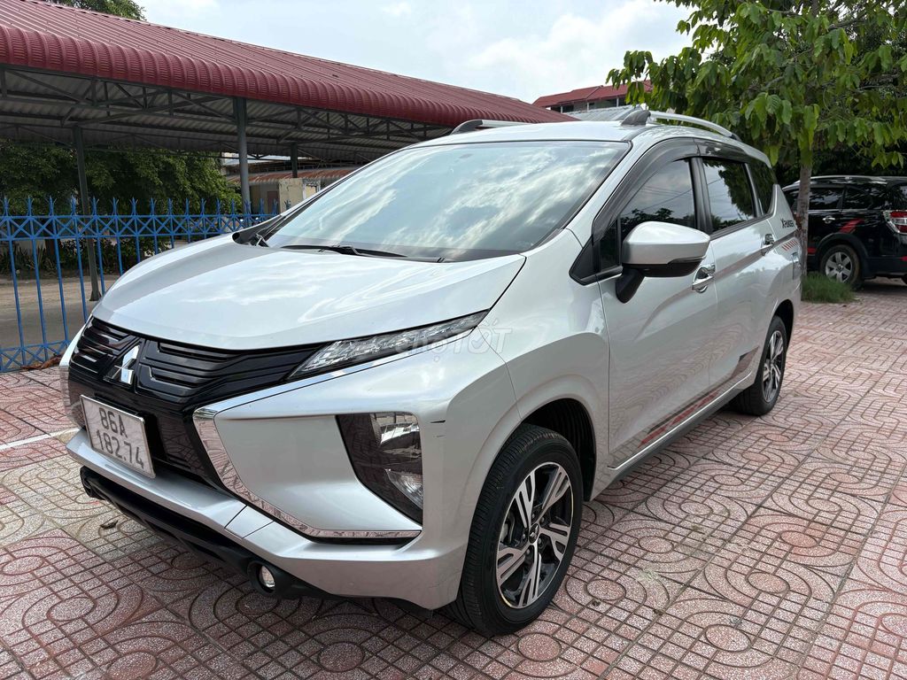 Mitsubishi Xpander 2021, механика, серебристый, 75 000 км