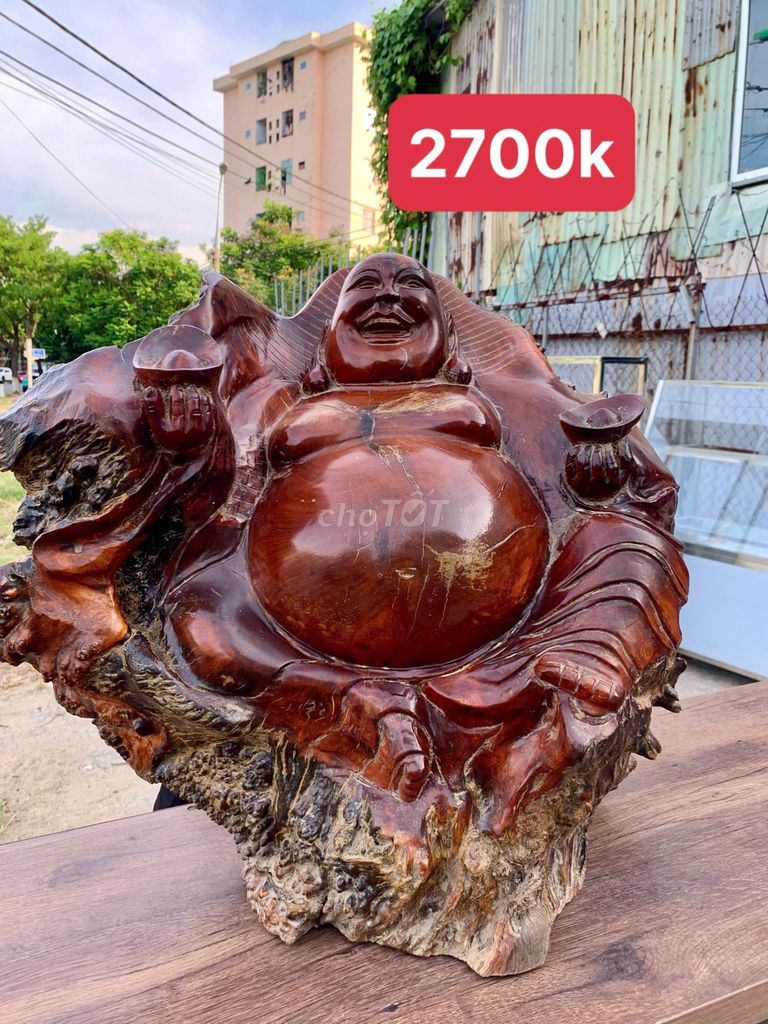 Статуя Будды Майтрейи из темного дерева