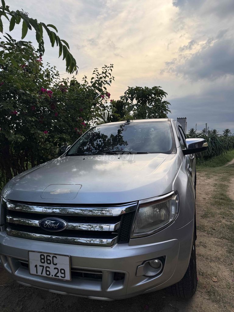 Ford Ranger XLT 2013 Серебристый, механика, полный привод