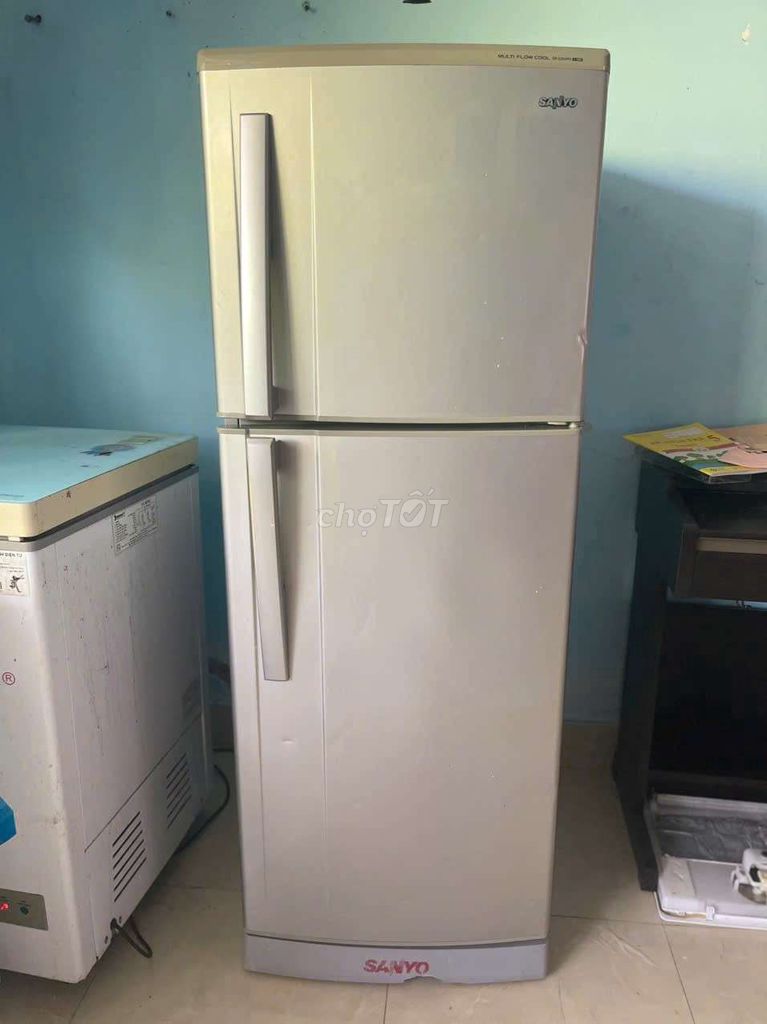 Холодильник Sanyo 180 литров Серый