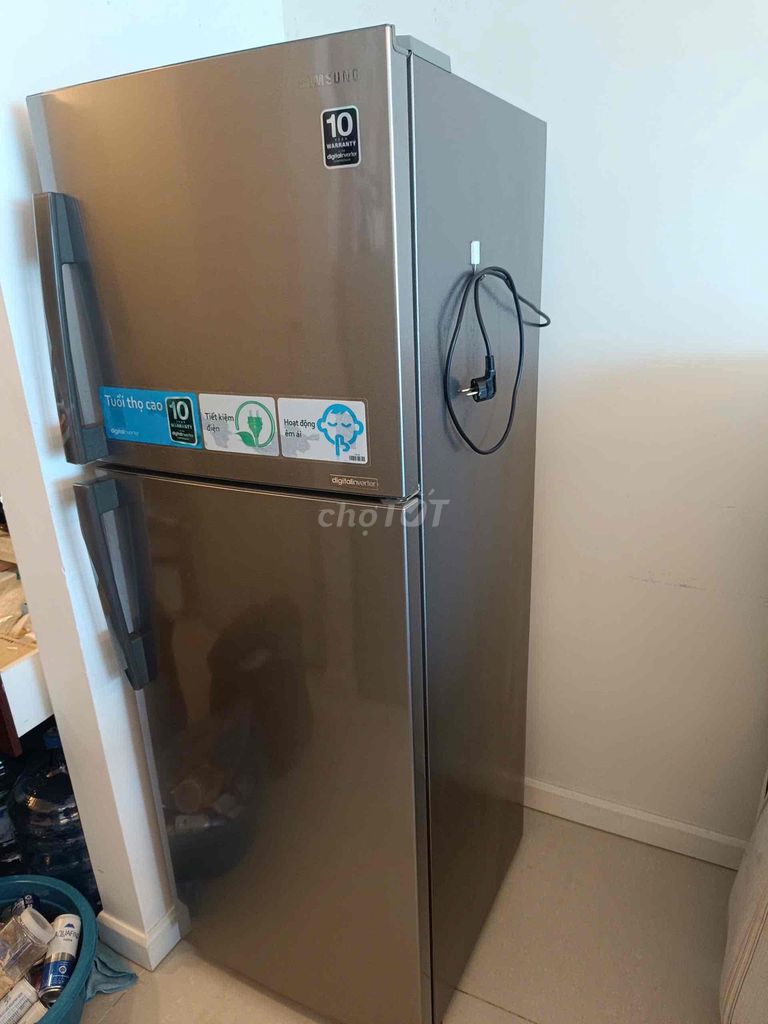 Холодильник Samsung Inverter 332L серый, почти новый