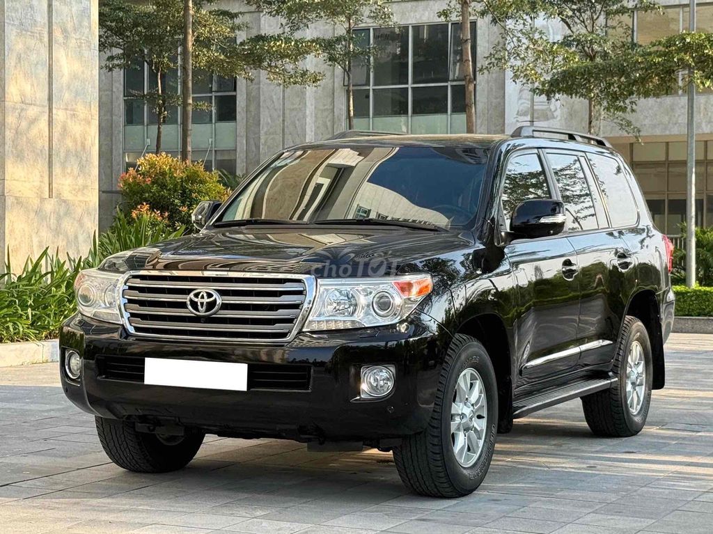 Toyota Land Cruiser VX V8 2014 Черный 7 мест