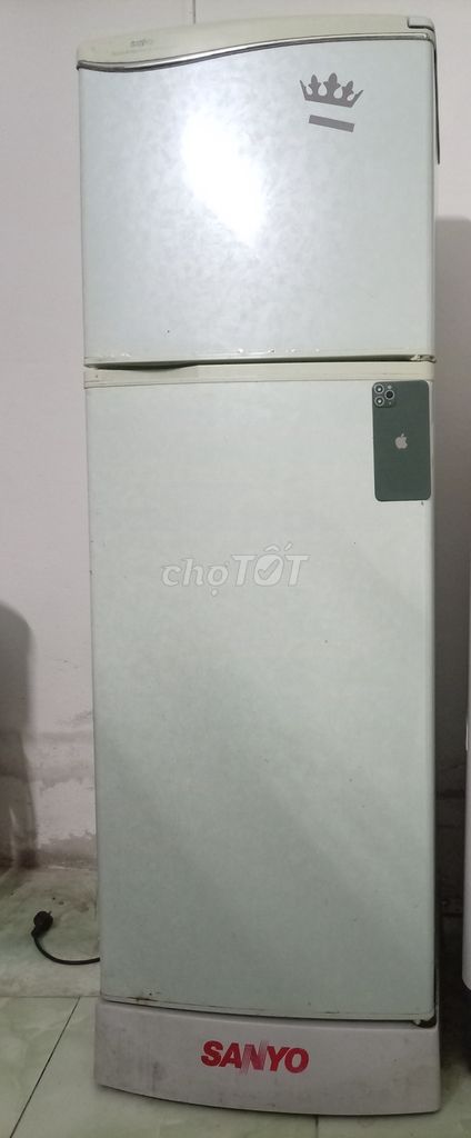 Холодильник Sanyo белый, б/у
