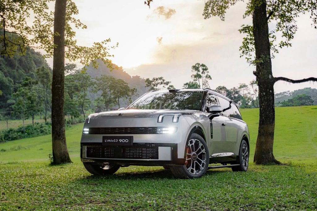 Lynk & Co 900 Серебристый