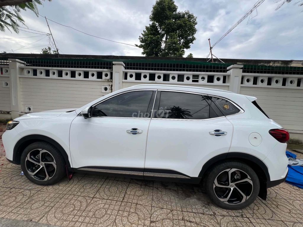 MG HS Luxury 2024 Белый 10000 км