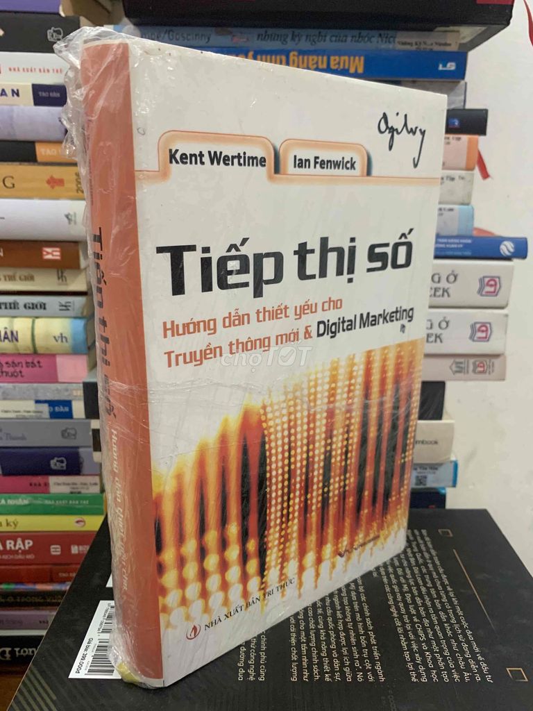 Книга по цифровому маркетингу в твердой обложке