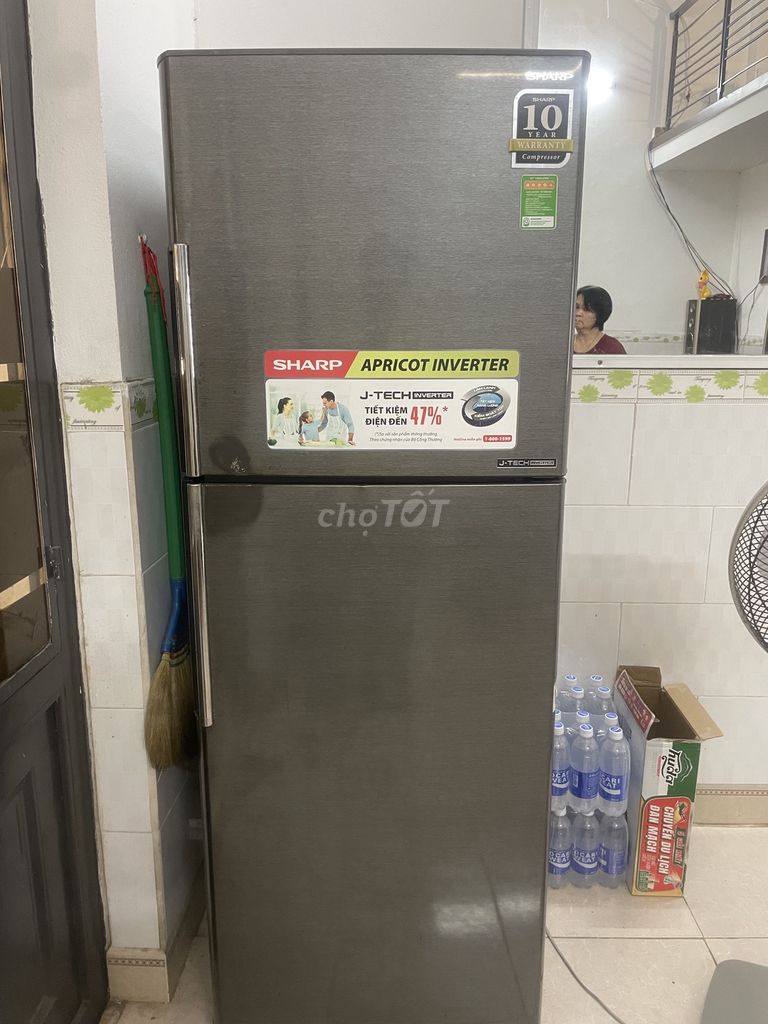 Холодильник Sharp J-Tech Inverter серый