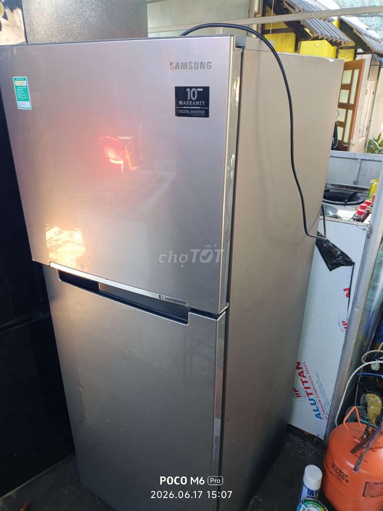 Холодильник Samsung 300 литров Серебристый Inverter