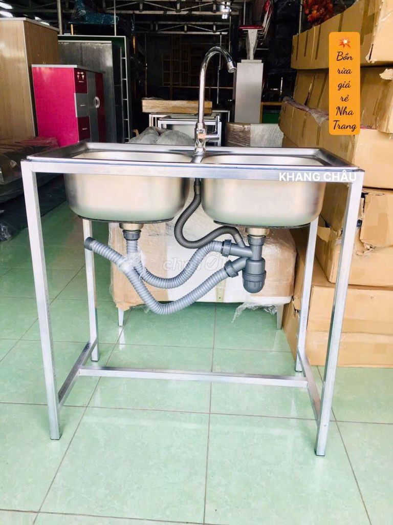 Мойка из нержавеющей стали серебристая 80x45x80 см