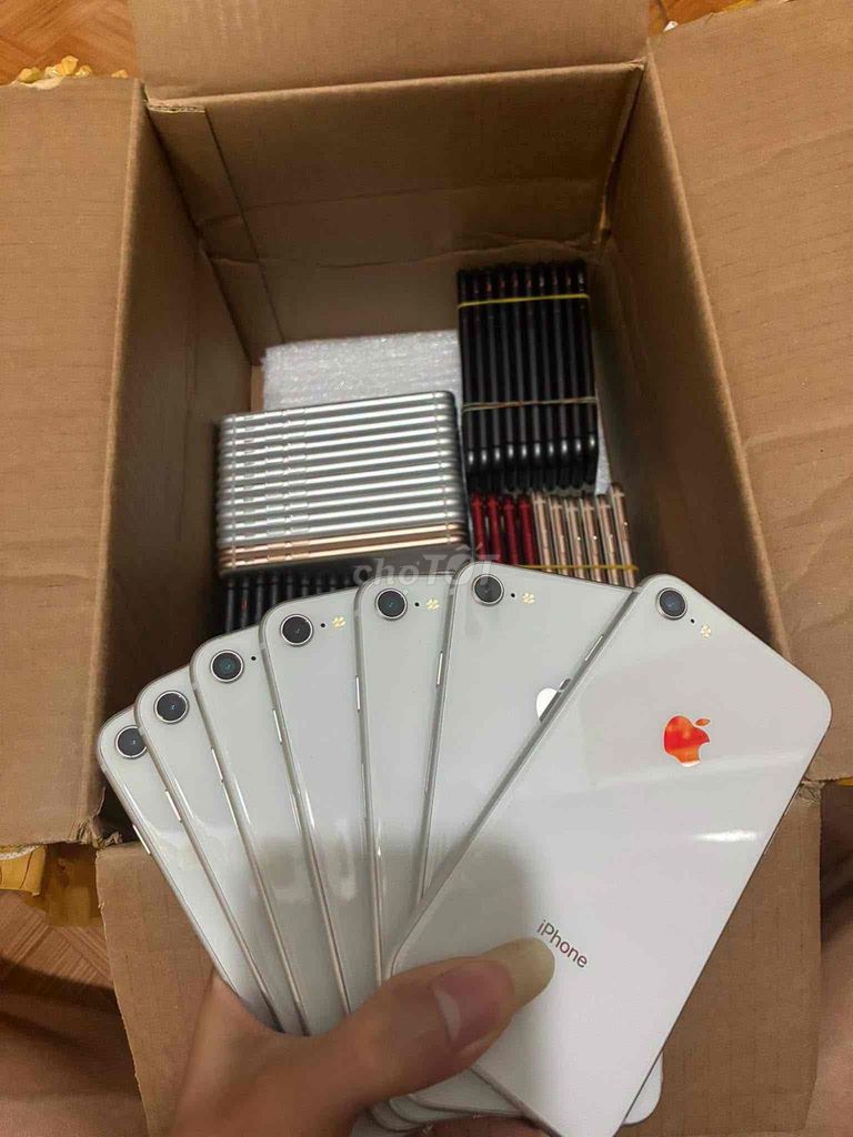 Фото 3: Apple iPhone 8 64GB Черный, Белый, Золотой Б/У