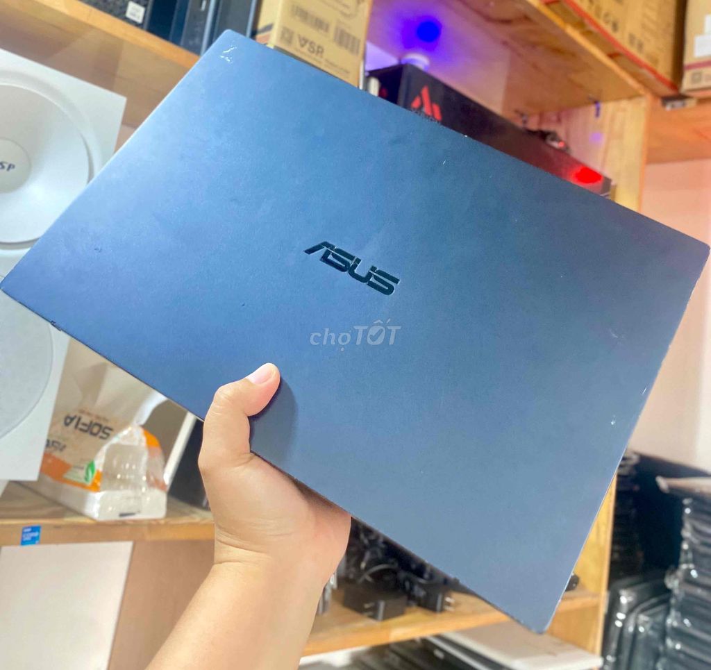 Б/у ноутбук Asus, очень надежный для учебы