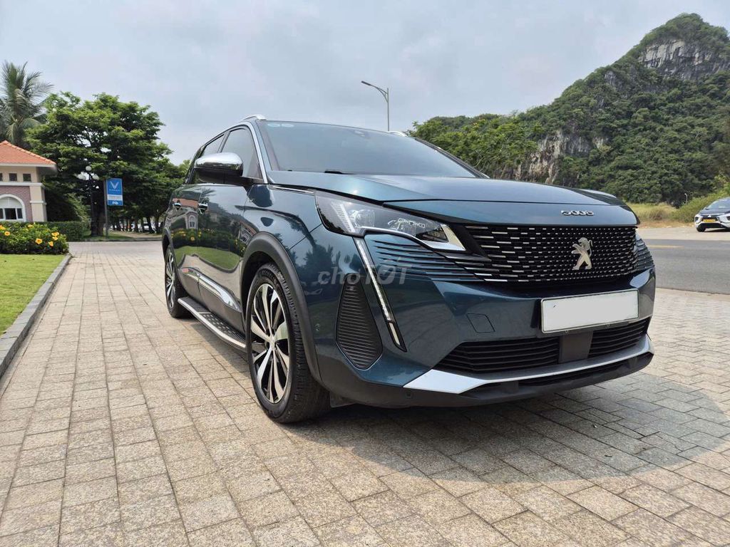 Peugeot 5008 GT 2022 Изумрудно-зеленый