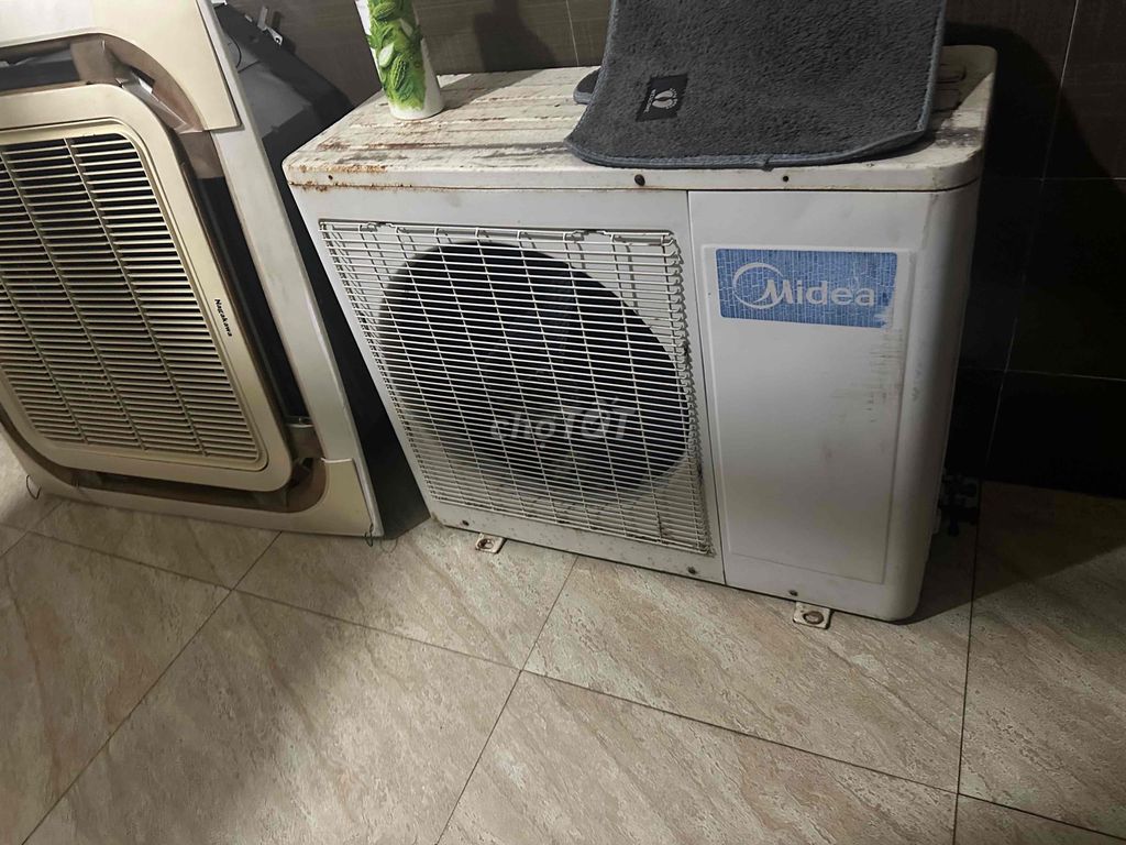 Кондиционер потолочный Midea Белый