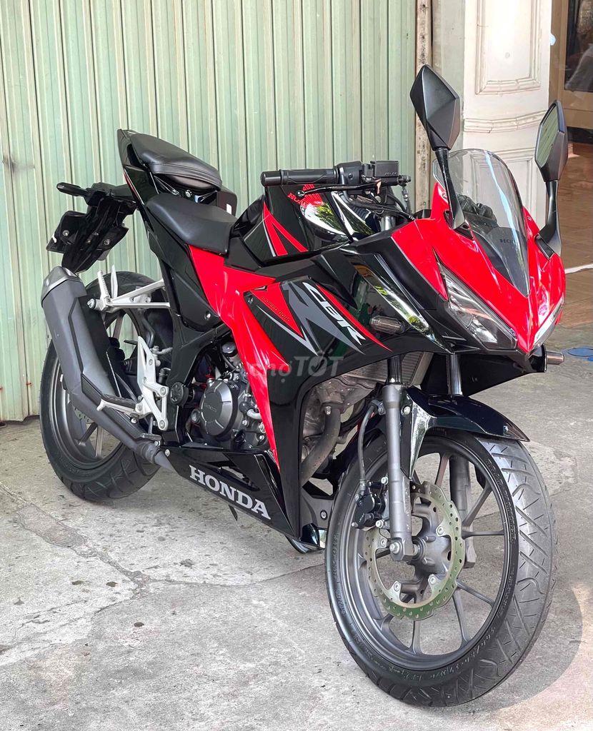 Фото 2: Honda CBR-150R 2019 odo 6100 км, полный комплект документов