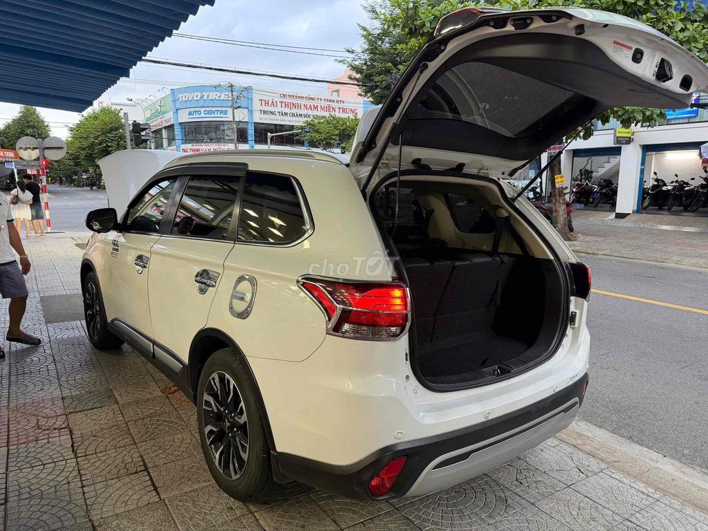 Mitsubishi Outlander 2019 Белый Автомат