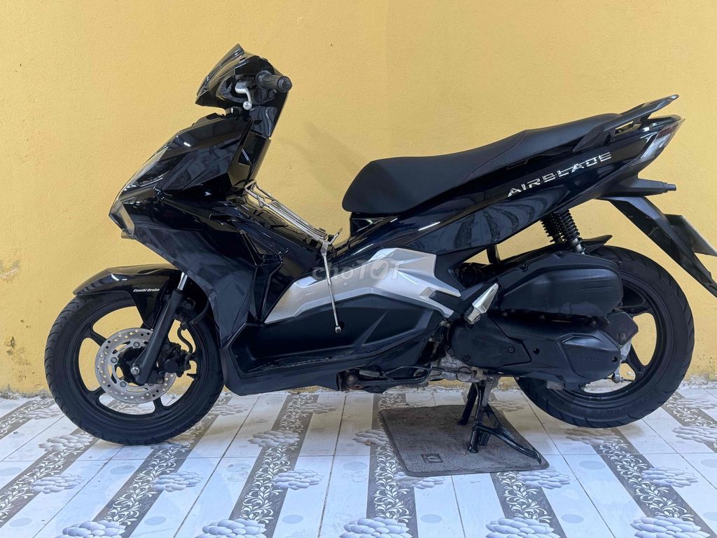 Honda Air Blade 125 черный глянцевый