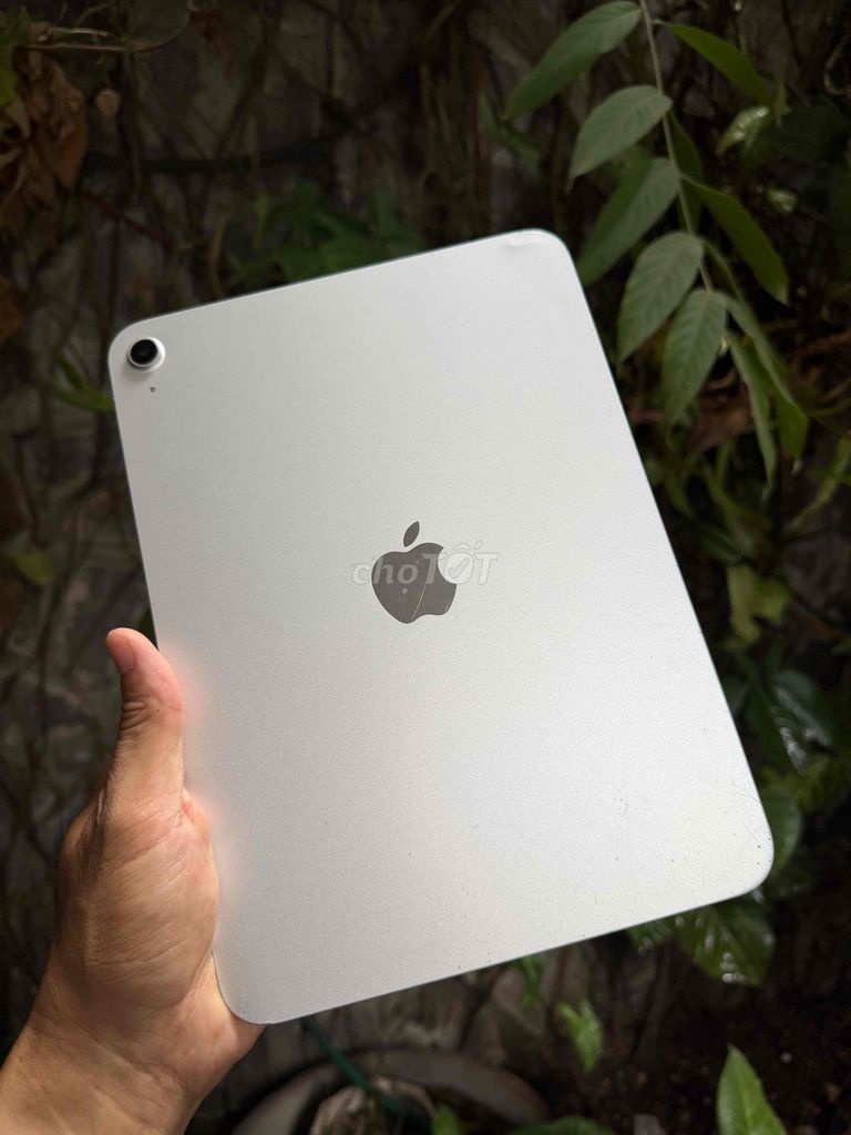 iPad A16 128GB Wi-Fi Silver VNA, батарея 90%, куплен в Fptshop