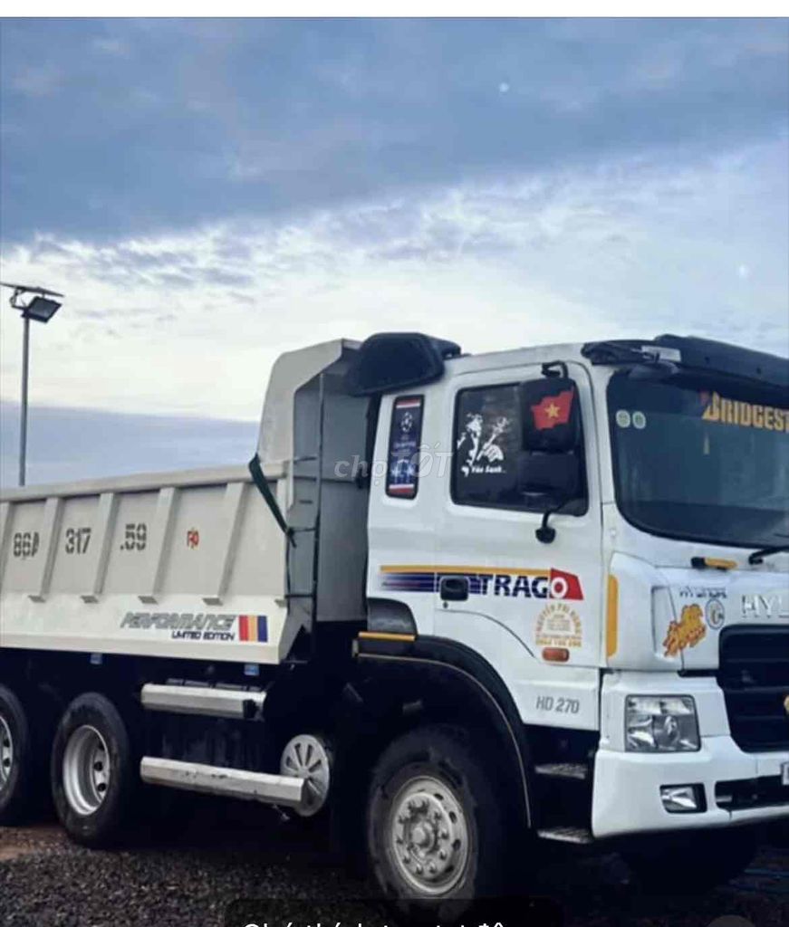 Грузовик Hyundai HD 270 белый