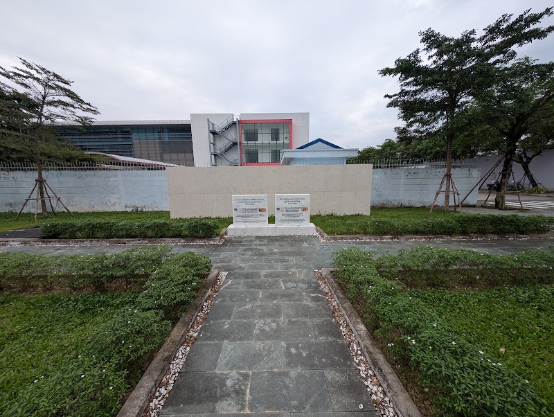 памятник «Environmental Remediation of Dioxin Contamination at Danang Airport»