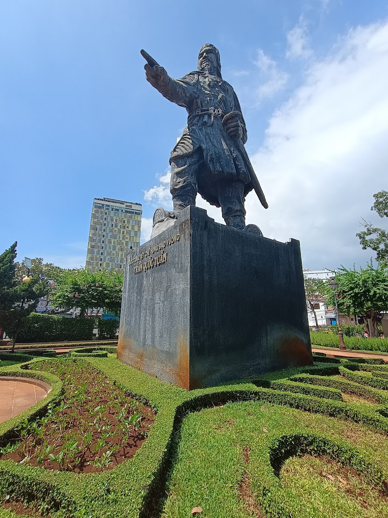 Trần Hưng Đạo Park