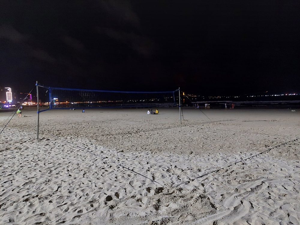 пляж «Junkie Beach»