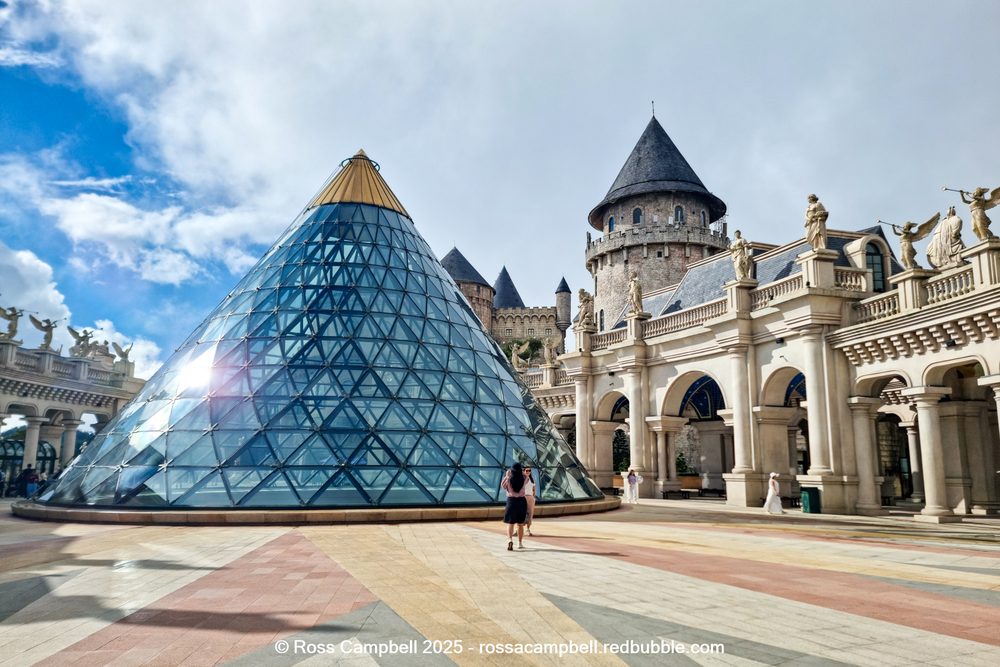 достопримечательность «Eclipse Square»