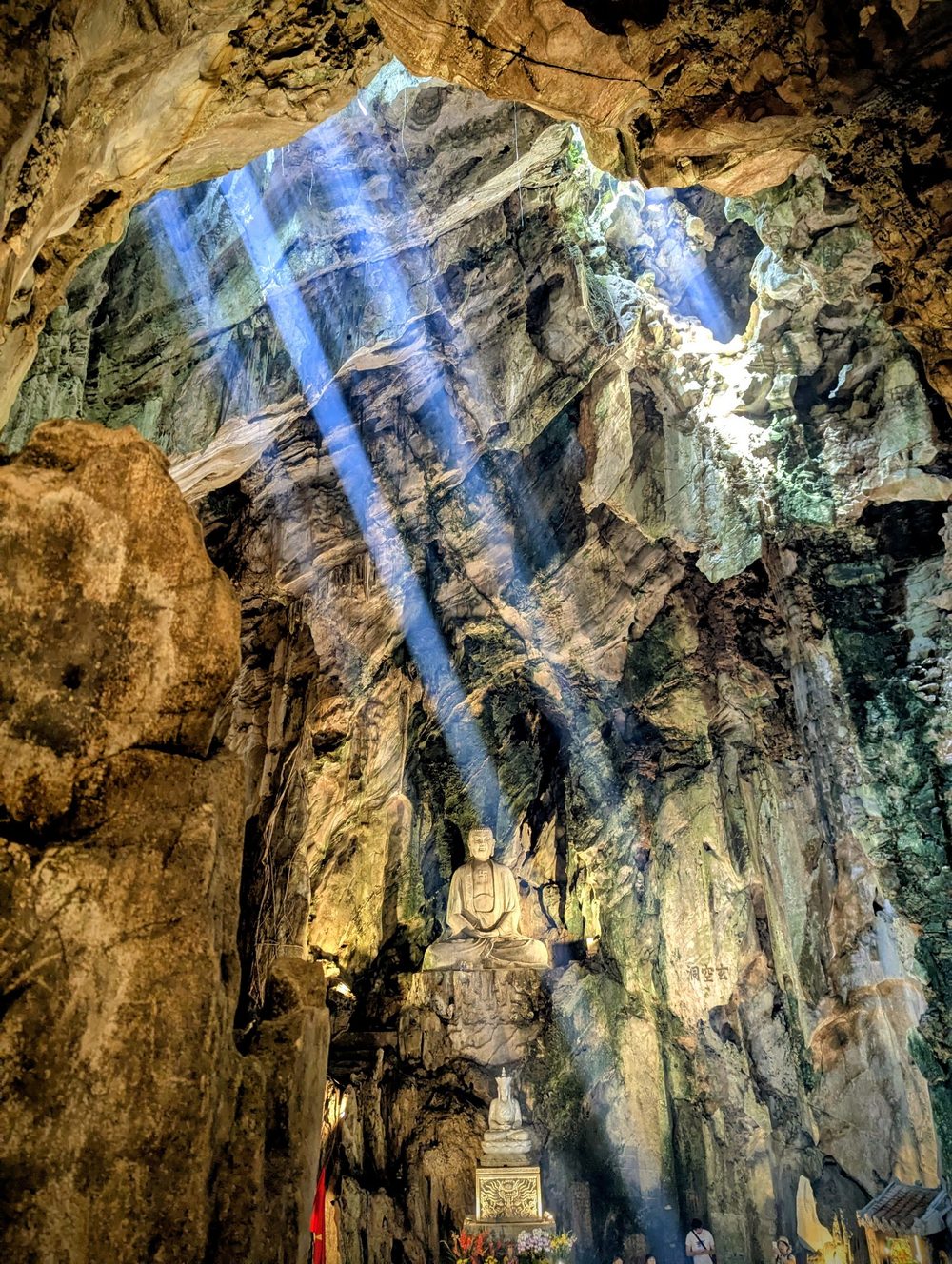 храм «Huyen Khong Cave»