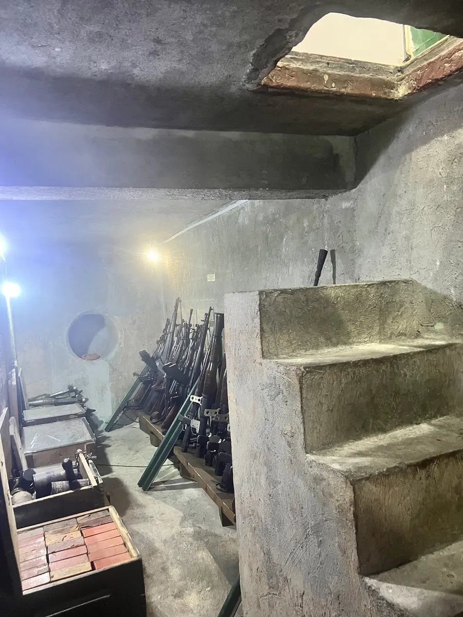 достопримечательность «Secret Weapon Cellar»