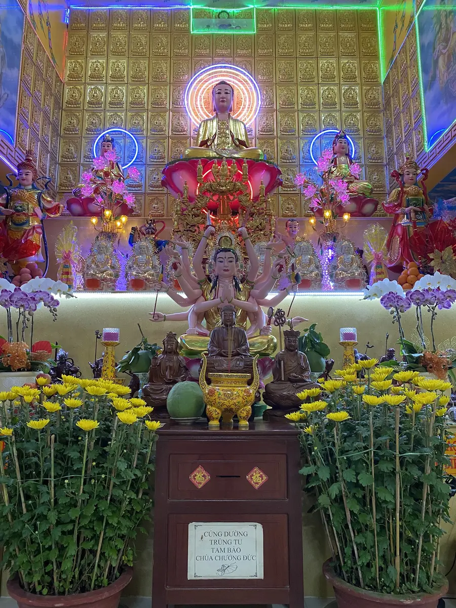 храм «Chuong Duc»