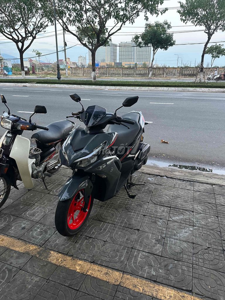 Yamaha NVX 155 V2 2023 серый черный 19000 км