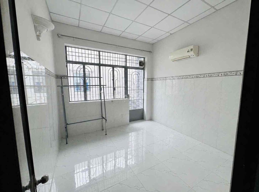 Фото 3: НОВЫЙ ДОМ 4*12м, 1 ЭТАЖ, 2 СПАЛЬНИ, 2 САНУЗЛА, 2 КОНДИЦИОНЕРА, ПЕРЕУЛОК, СОЕДИНЯЮЩИЙСЯ С QUANG TRUNG