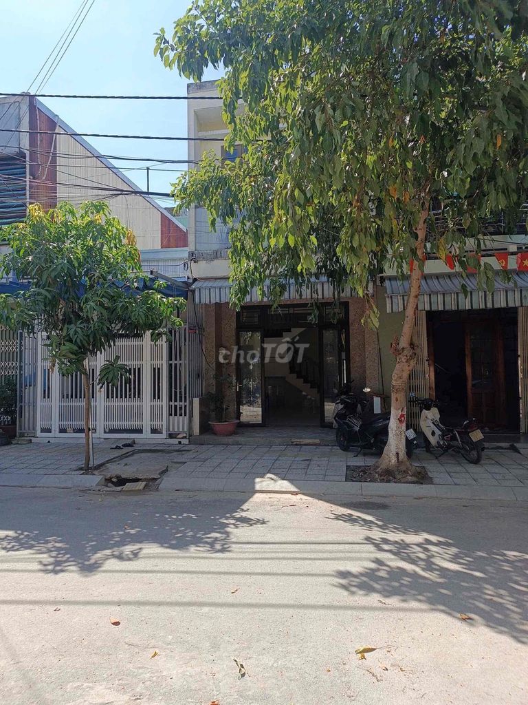 Сдается двухэтажный дом с фасадом на Най Хиен Донг 4, цена 12 миллионов