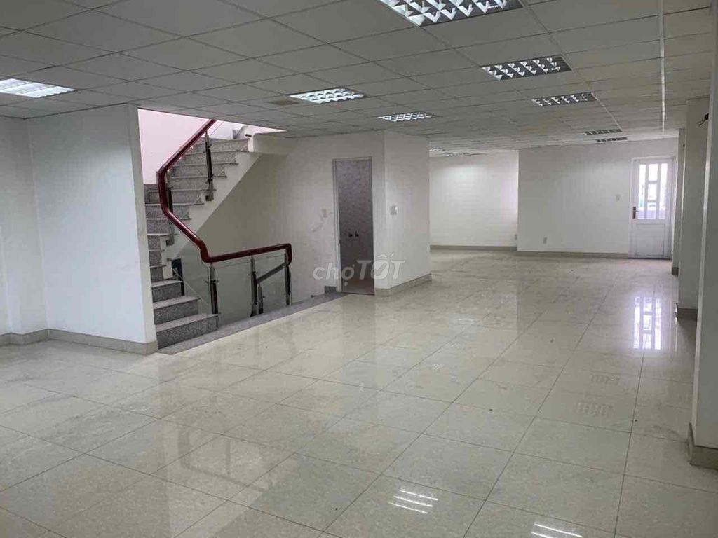 Фото 2: Аренда 5-этажного офисного здания, 500 м² площади, с лифтом, цена 45 млн/мес